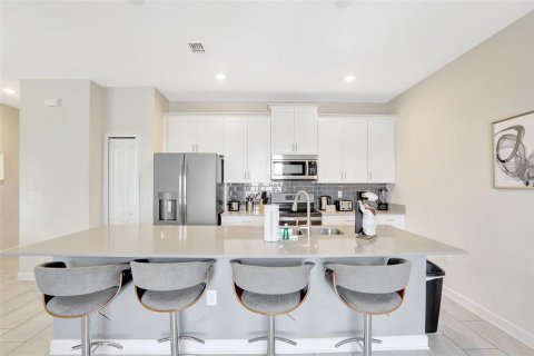 Townhouse in Davenport, Florida 4 bedrooms, 176.7 sq.m. № 1614625 - photo 6