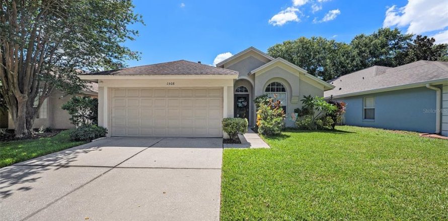 House in Brandon, Florida 3 bedrooms, 144.28 sq.m. № 1849859