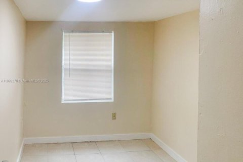 Casa en venta en St. Lucie, Florida, 3 dormitorios, 70.61 m2 № 1946734 - foto 10