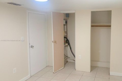 Casa en venta en St. Lucie, Florida, 3 dormitorios, 70.61 m2 № 1946734 - foto 2