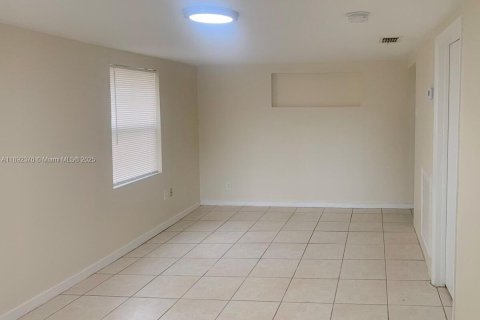 Casa en venta en St. Lucie, Florida, 3 dormitorios, 70.61 m2 № 1946734 - foto 8