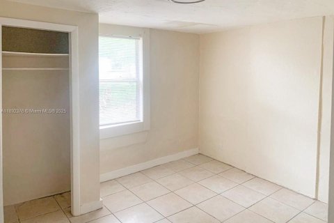 Casa en venta en St. Lucie, Florida, 3 dormitorios, 70.61 m2 № 1946734 - foto 11