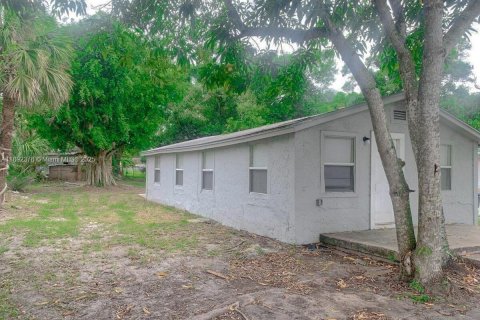 Casa en venta en St. Lucie, Florida, 3 dormitorios, 70.61 m2 № 1946734 - foto 1