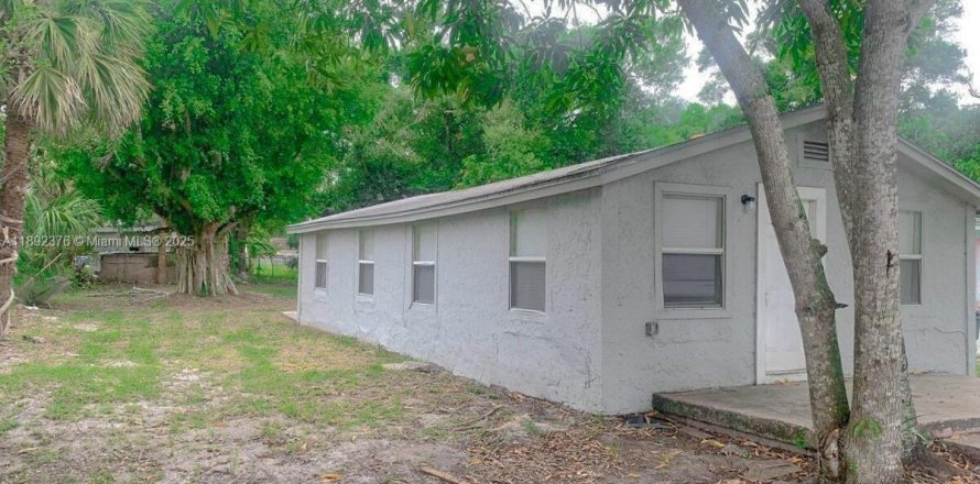 Casa en St. Lucie, Florida 3 dormitorios, 70.61 m2 № 1946734