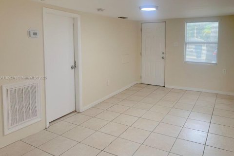 Casa en venta en St. Lucie, Florida, 3 dormitorios, 70.61 m2 № 1946734 - foto 9