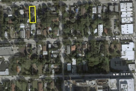 House in Miami, Florida 4 bedrooms, 171.5 sq.m. № 2015587 - photo 2