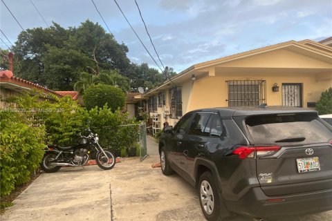 Immobilier commercial à vendre à Miami, Floride: 289.3 m2 № 2028037 - photo 11