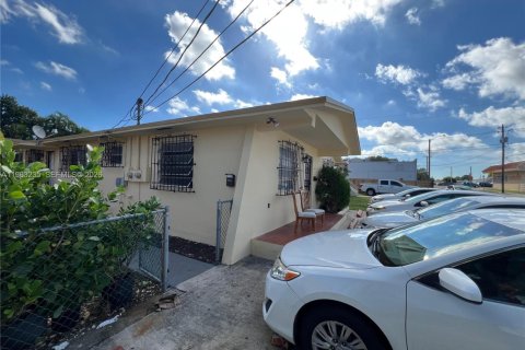 Immobilier commercial à vendre à Miami, Floride: 289.3 m2 № 2028037 - photo 3
