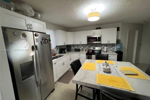 Immobilier commercial à vendre à Miami, Floride: 289.3 m2 № 2028037 - photo 9