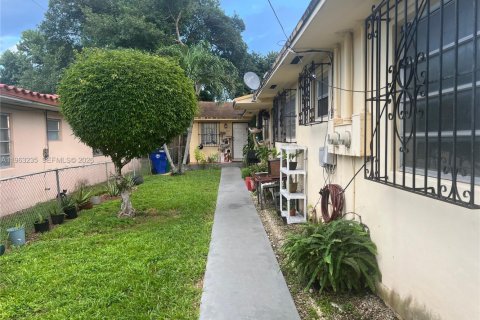 Immobilier commercial à vendre à Miami, Floride: 289.3 m2 № 2028037 - photo 12