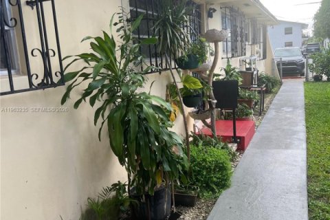 Immobilier commercial à vendre à Miami, Floride: 289.3 m2 № 2028037 - photo 10