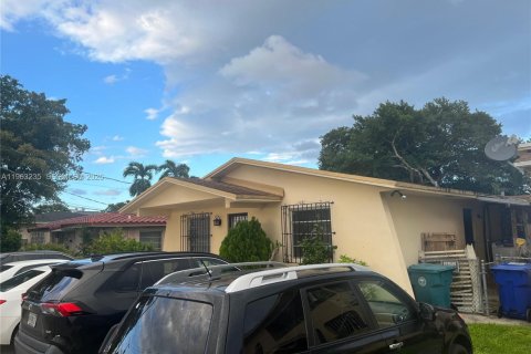 Immobilier commercial à vendre à Miami, Floride: 289.3 m2 № 2028037 - photo 13