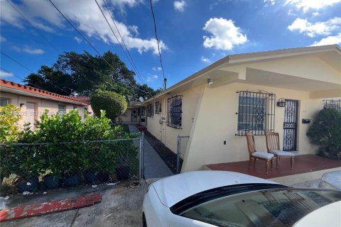 Immobilier commercial à vendre à Miami, Floride: 289.3 m2 № 2028037 - photo 2
