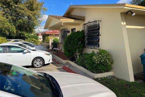 Immobilier commercial à vendre à Miami, Floride: 289.3 m2 № 2028037 - photo 4