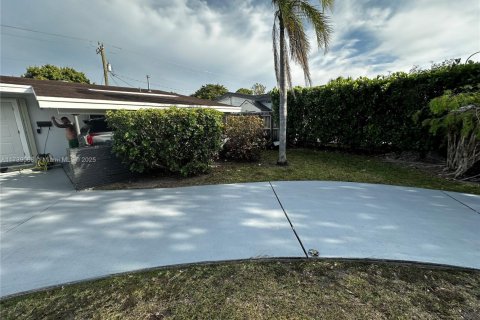 Casa en venta en Cutler Bay, Florida, 3 dormitorios, 174.66 m2 № 1865664 - foto 10