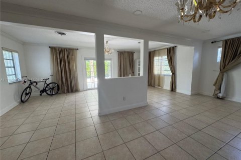 Casa en venta en Cutler Bay, Florida, 3 dormitorios, 174.66 m2 № 1865664 - foto 3