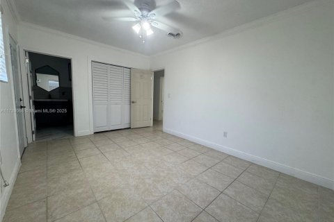 Casa en venta en Cutler Bay, Florida, 3 dormitorios, 174.66 m2 № 1865664 - foto 15