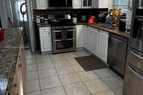 Casa en venta en Cutler Bay, Florida, 3 dormitorios, 174.66 m2 № 1865664 - foto 2