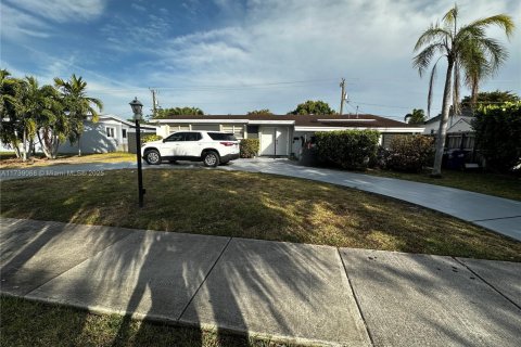 Casa en venta en Cutler Bay, Florida, 3 dormitorios, 174.66 m2 № 1865664 - foto 11