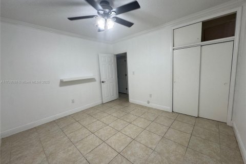 Casa en venta en Cutler Bay, Florida, 3 dormitorios, 174.66 m2 № 1865664 - foto 12