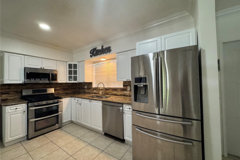 Casa en venta en Cutler Bay, Florida, 3 dormitorios, 174.66 m2 № 1865664 - foto 5