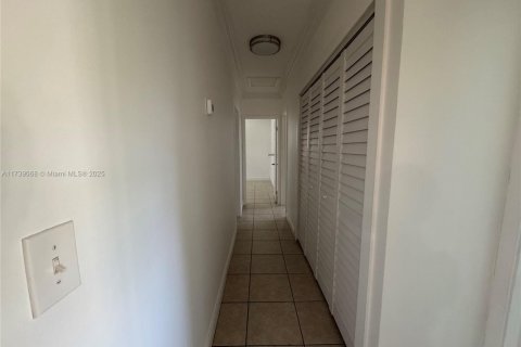 Casa en venta en Cutler Bay, Florida, 3 dormitorios, 174.66 m2 № 1865664 - foto 9