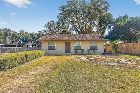 House in Tavares, Florida 3 bedrooms, 100.33 sq.m. № 2364407