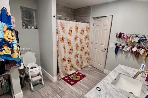 Casa en venta en Miami, Florida, 4 dormitorios, 236.81 m2 № 2031487 - foto 18