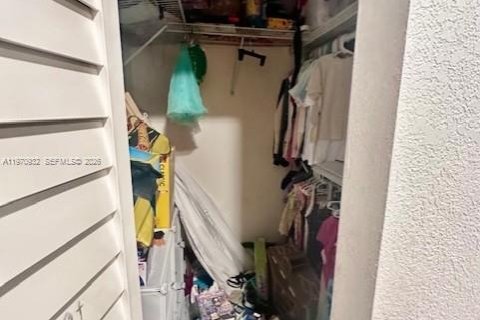 Casa en venta en Miami, Florida, 4 dormitorios, 236.81 m2 № 2031487 - foto 13