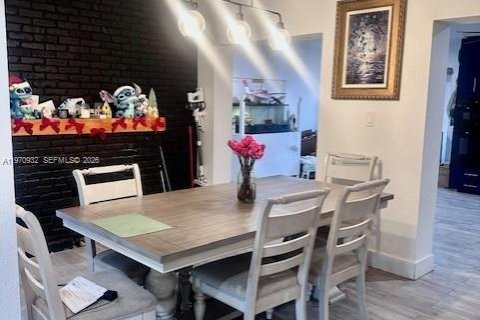 Casa en venta en Miami, Florida, 4 dormitorios, 236.81 m2 № 2031487 - foto 7