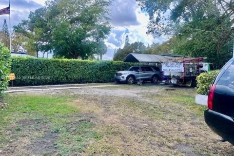 Casa en venta en Miami, Florida, 4 dormitorios, 236.81 m2 № 2031487 - foto 3