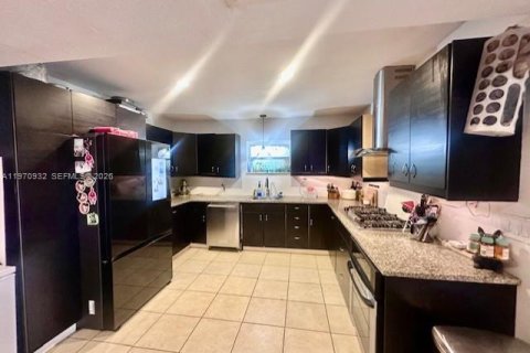 Casa en venta en Miami, Florida, 4 dormitorios, 236.81 m2 № 2031487 - foto 24