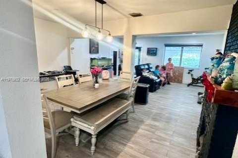 Casa en venta en Miami, Florida, 4 dormitorios, 236.81 m2 № 2031487 - foto 8