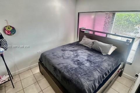 Casa en venta en Miami, Florida, 4 dormitorios, 236.81 m2 № 2031487 - foto 30