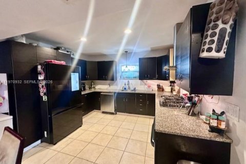 Casa en venta en Miami, Florida, 4 dormitorios, 236.81 m2 № 2031487 - foto 25