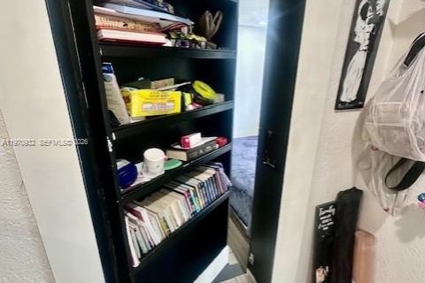 Casa en venta en Miami, Florida, 4 dormitorios, 236.81 m2 № 2031487 - foto 21