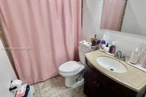 Casa en venta en Miami, Florida, 4 dormitorios, 236.81 m2 № 2031487 - foto 16