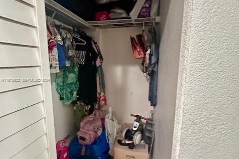 Casa en venta en Miami, Florida, 4 dormitorios, 236.81 m2 № 2031487 - foto 14