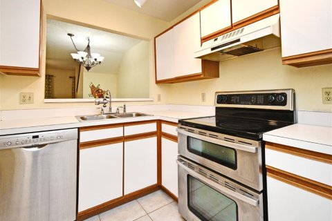 Townhouse in Altamonte Springs, Florida 2 bedrooms, 117.8 sq.m. № 1852947 - photo 13