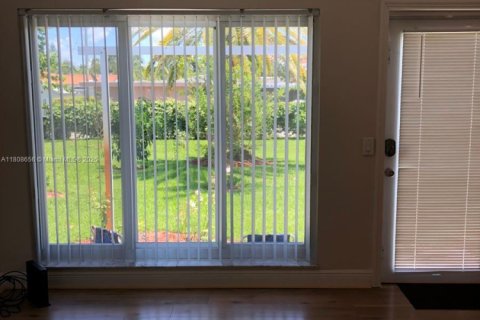 Villa ou maison à louer à Hollywood, Floride: 2 chambres, 107.4 m2 № 1746118 - photo 8