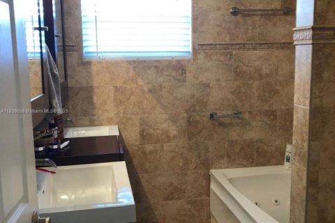 Villa ou maison à louer à Hollywood, Floride: 2 chambres, 107.4 m2 № 1746118 - photo 16