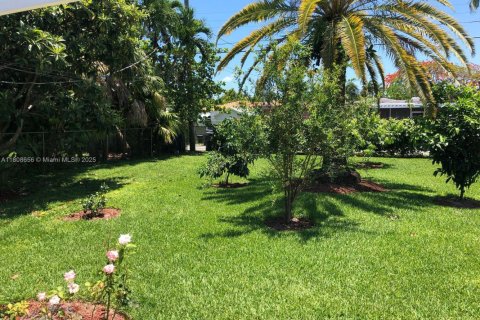 Villa ou maison à louer à Hollywood, Floride: 2 chambres, 107.4 m2 № 1746118 - photo 5