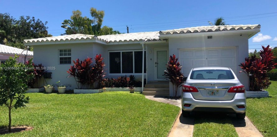 Villa ou maison à Hollywood, Floride 2 chambres, 107.4 m2 № 1746118