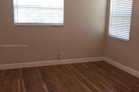 Villa ou maison à louer à Hollywood, Floride: 2 chambres, 107.4 m2 № 1746118 - photo 14