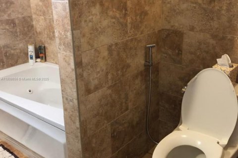 Villa ou maison à louer à Hollywood, Floride: 2 chambres, 107.4 m2 № 1746118 - photo 17