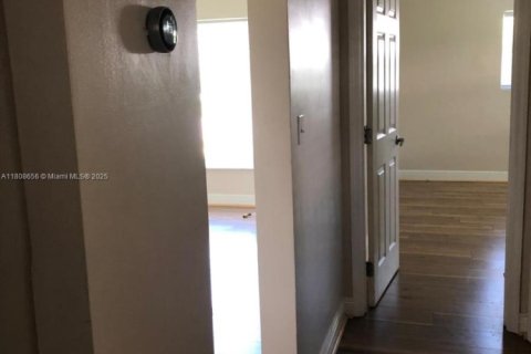 Villa ou maison à louer à Hollywood, Floride: 2 chambres, 107.4 m2 № 1746118 - photo 13