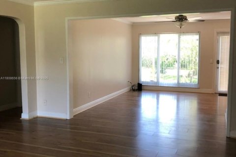 Villa ou maison à louer à Hollywood, Floride: 2 chambres, 107.4 m2 № 1746118 - photo 7