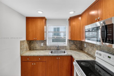 Appartement à louer à Miami, Floride: 3 chambres № 1982444 - photo 2