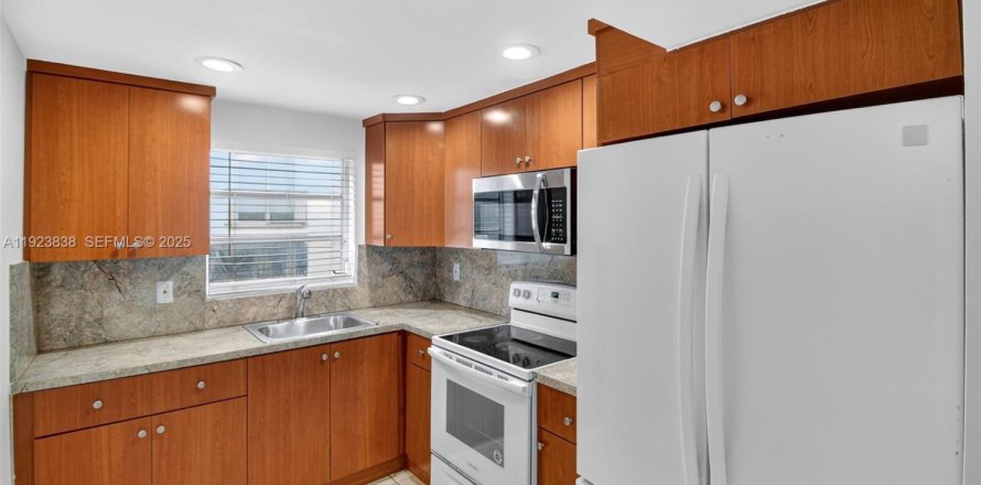 Appartement à Miami, Floride 3 chambres № 1982444