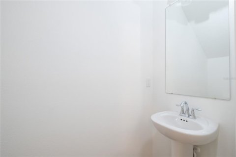 Townhouse in Newberry, Florida 3 bedrooms, 153.94 sq.m. № 2201188 - photo 12